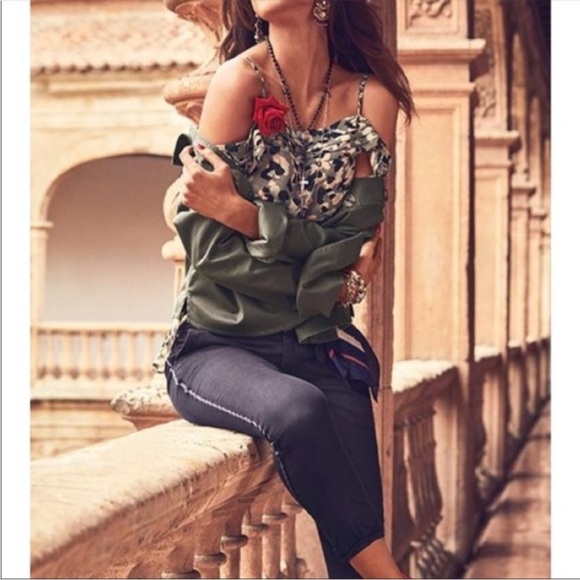 Cabi blouse tiered off shoulder shirt leopard camo women’s size small - Picture 2 of 8